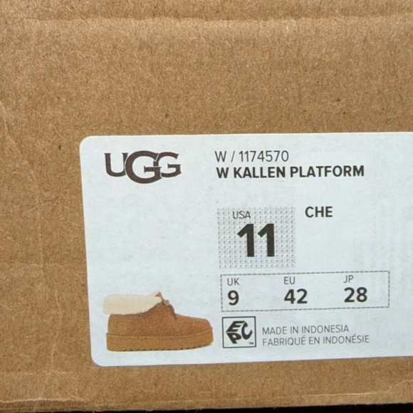 UGG Kalen Platform Boots - Picture 8 of 8